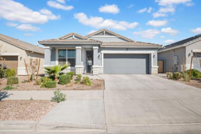 NEW Spacious 4-bedroom house in charming Phoenix with WiFi, AC